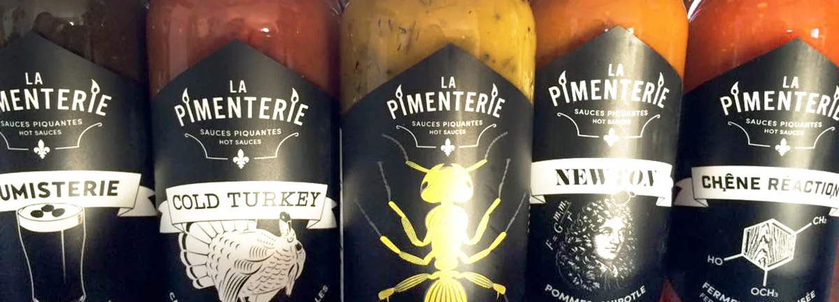 Un arc-en-ciel de sauces piquantes