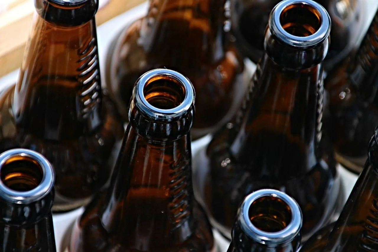 bouteilles de bière, bouteilles, vider, brun, bière, boire, de l'alcool, bouteille en verre, alcoolisées, goulot d'étranglement, rafraîchissement, la soif, remplissage, élimination, protection environ