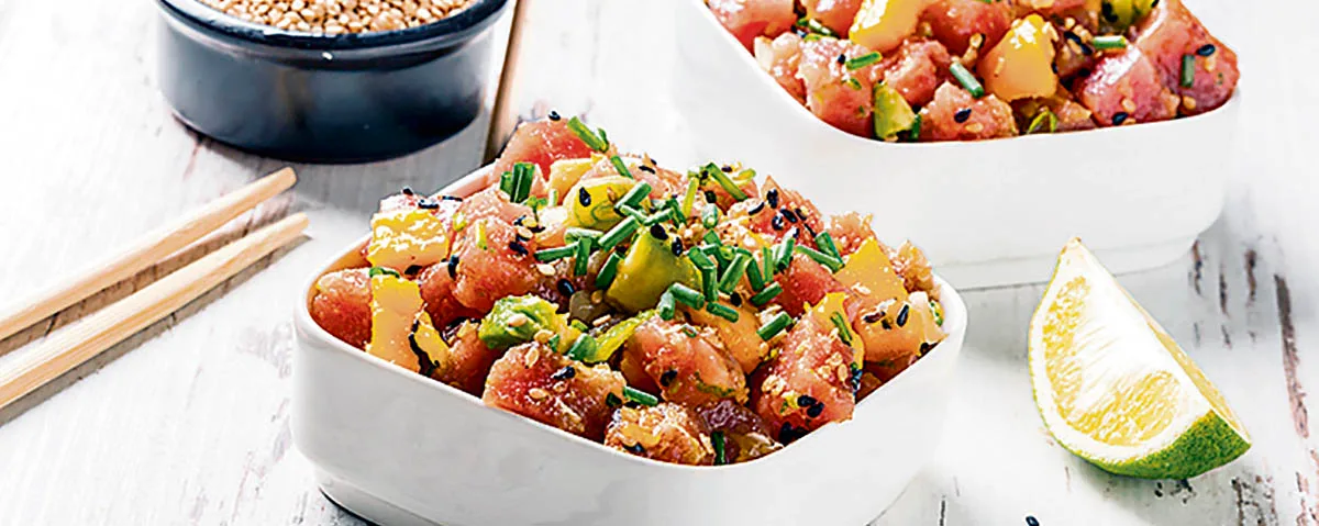 Poke bowls : la vague hawaïenne déferle à nos pieds !