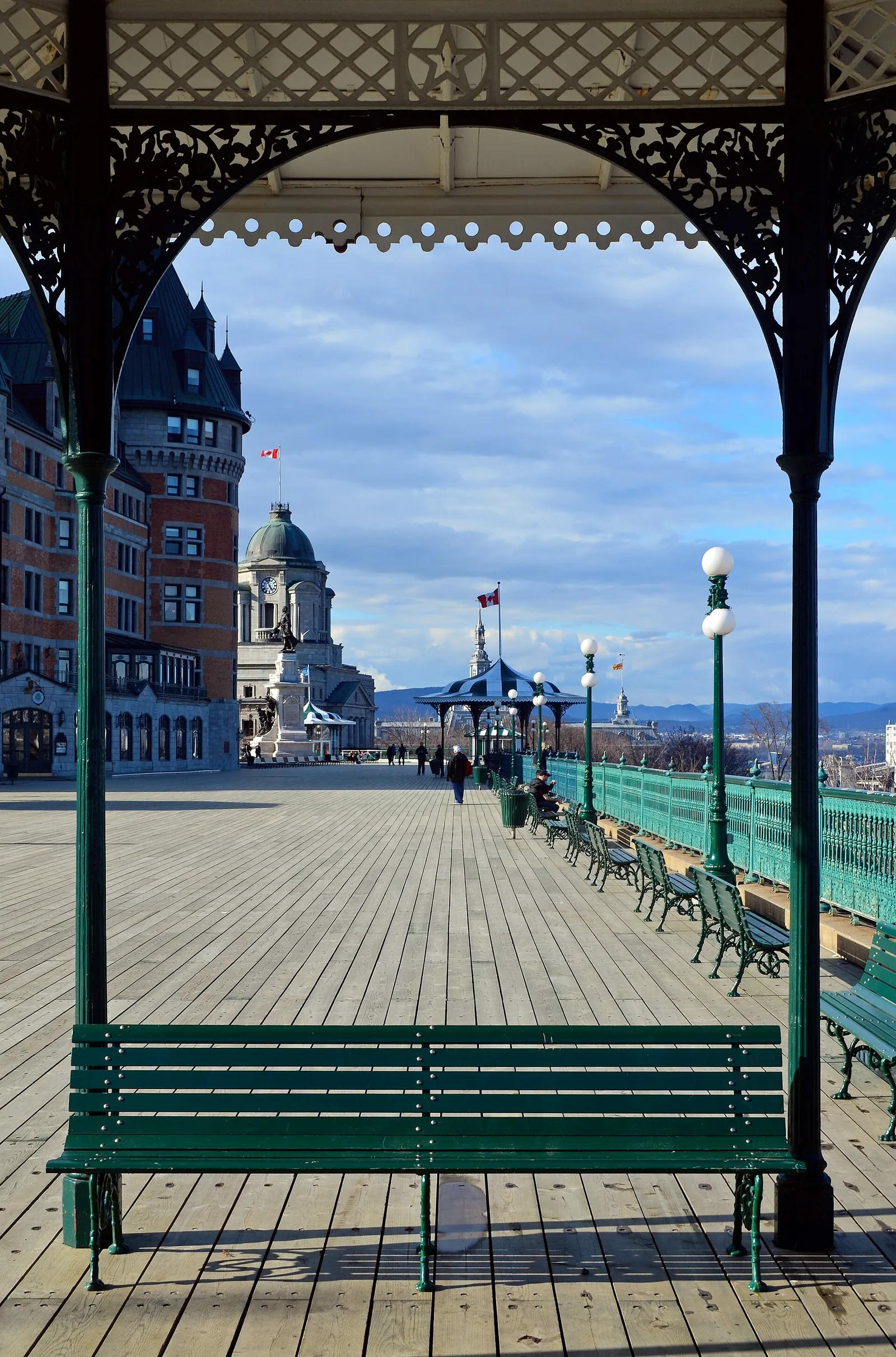 View of Dufferin terrace from a kiosk - Québec